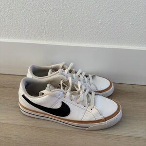 Nike White and Black Casual Sneakers